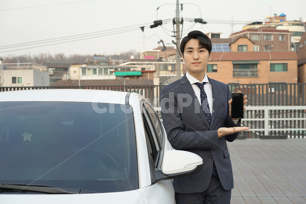운전,차,차량,자동차,남자,남성,사람,직장인,출근,피곤,운전자,주차장,여유,정장,비즈니스,비즈니스맨,스마트폰,핸드폰,영업,사람,인물,인간,human,person,남성,남자,man,male,교통,교통수단,traffic,transportation,정보통신기술,전자기기,전자제품,it,information,technology,electronic equipment,비즈니스,사업,business,service,work