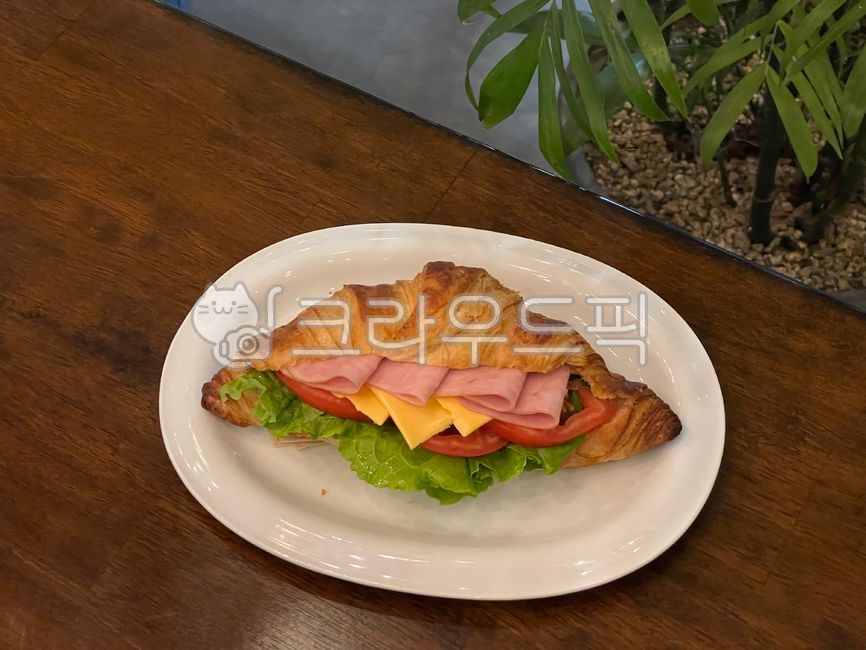 브런치,brunch,샌드위치,크로와상,크로와상샌드위치,음식,food,cafe