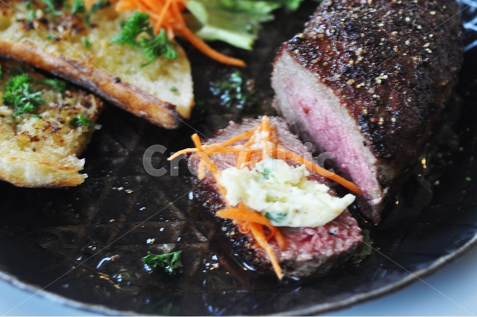 스테이크,음식,요리,미디엄,food,steak,음식,식재료,요리,food,cook,meal,dishes,food reserves,육류,고기,meat,양식,서양음식,서양요리,western food,western dishes,western meal,western cook