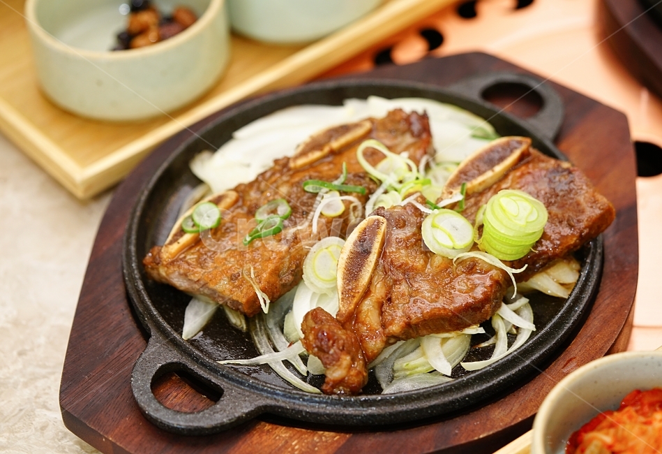 돼지갈비,갈비,고기,식사,육류,육식,먹방,음식,외식,푸드,먹거리,점심,꼬기,돼지고기,식감,food,한식,맛집,음식,식재료,요리,food,cook,meal,dishes,food reserves,육류,고기,meat,한식,한국음식,한국요리,korean food,korean dishes,korean meal,korean cook