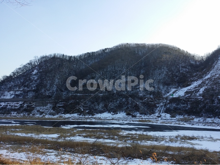 겨울,산,눈,강,춥다,winter,mountain,snow,한탄강,frozen,얼음,겨울산,한국,겨울풍경,겨울,계절,winter,season,자연,풍경,nature,landscape,outdoors,옥외,mountain range,산맥,plateau,고원