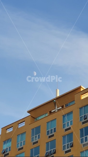 moon,sky,azuresky,자연,푸른하늘,하늘,구름,파란색,blue,달,건물