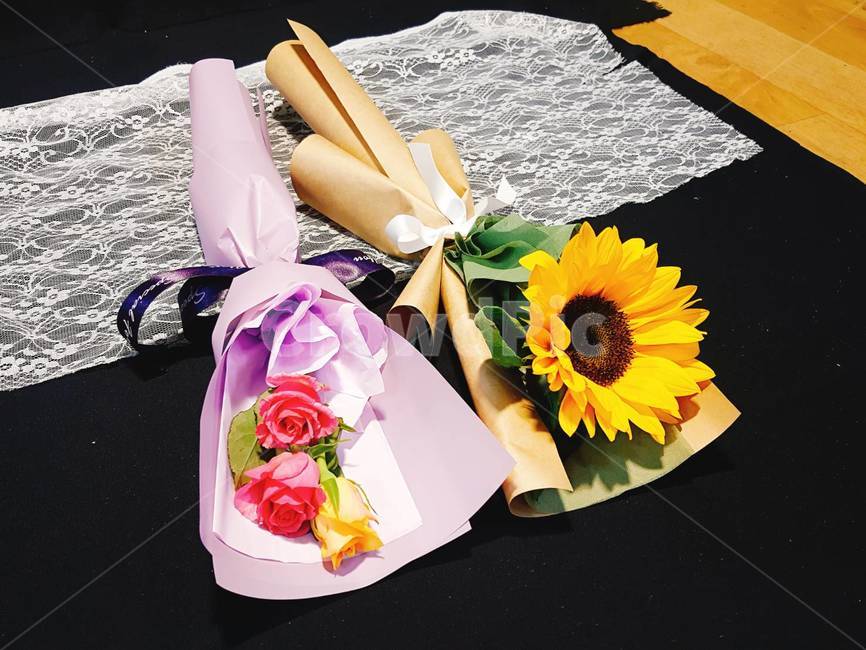 flower,꽃,꽃다발,해바라기,장미,한송이꽃다발,기념일,축하,anniversary,congratulation,celebrate,celebration