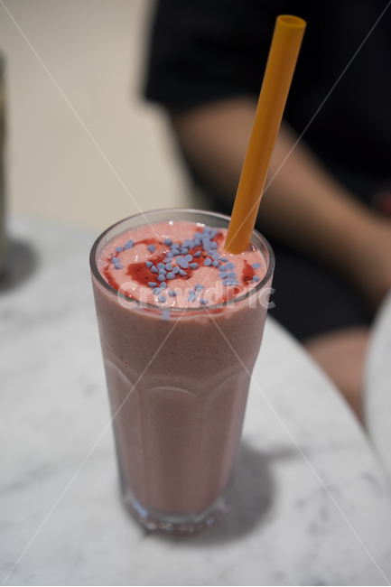 핑크,딸기쥬스,핑크주스,주스,쉐이크,음료수,drink,beverage