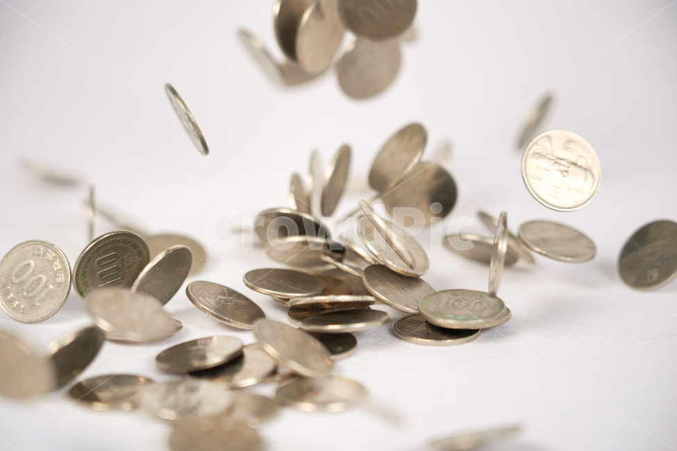 돈,동전,원화,화폐,현금,캐쉬,투자,은행,부자,떨어짐,money,coin,금액,경제,보험,주식,수입,가치,산업,적금,적립,한국,자산,십원,오백원,재무,급여,소득,금융,돈,finance,banking,money