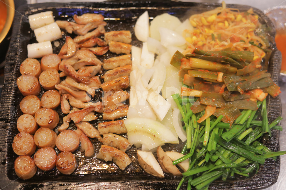 막창,대창,염통,버섯,한우곱창,곱창,술안주,야채볶음요리,야채볶음막창,음식,식재료,요리,food,cook,meal,dishes,food reserves