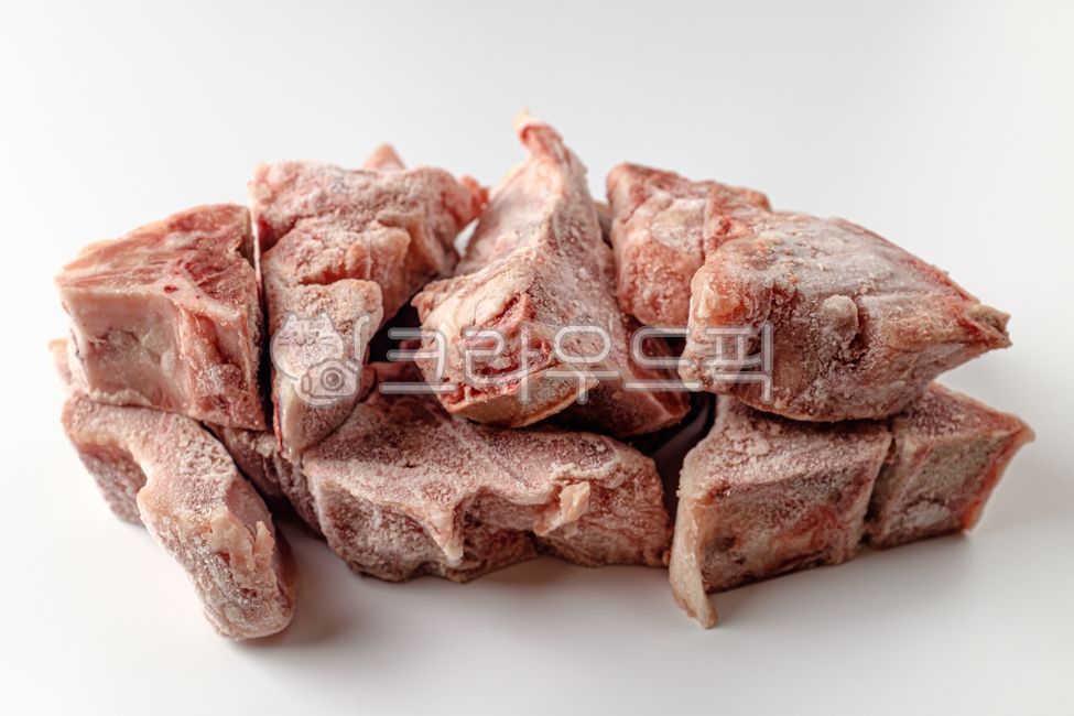 close up,ingredient,raw,frozen,spine,bone,pork,pork bone,food,pig,Stiff,meal,pork backbone,grocery,Food Ingredients,meat,ingredients