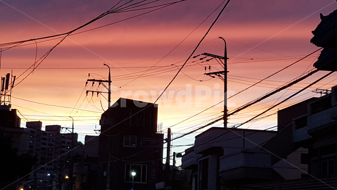 노을,저녁하늘,주택,전기줄,황혼,구름,골목,sunset,houses,trees,clouds,eveningsky,electricwires,light,도시,풍경,city,landscape,실루엣,그림자,silhouette,shadow,cable,케이블