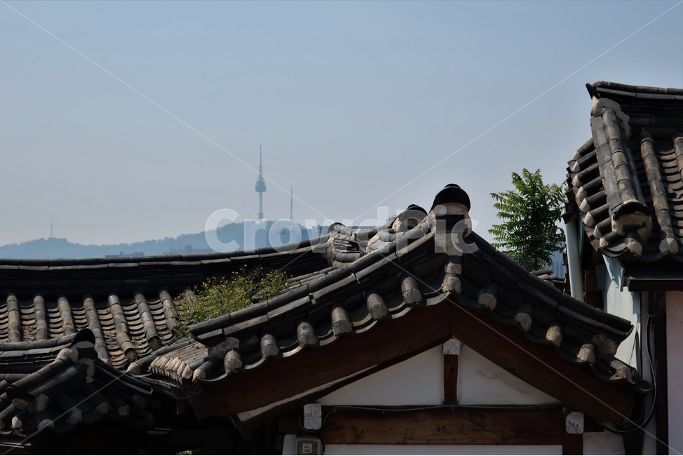 전통,빈티지,한옥,북촌,서울,한국,대한민국,집,디자인,건축,건축물,문화,스타일,목재,주택,기와,지붕,처마,고풍,보존,보호,전통미,가옥,골목,풍경,도시,풍경,city,landscape,한국도시풍경,한국도시경관,korea cityscape,한국전통,한국문화,korean traditional,korean culture,건축물,건물외관,exterior,building,structure,architecture,construction,roof