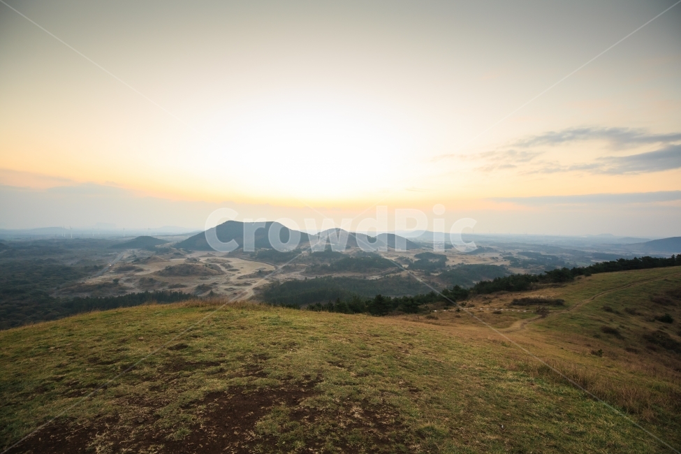sunshine,cannon,canon,spring,cloud,Reed,Udo Island,Jeju travel,golden,sight,Work,Jeju sunrise,sky,Seongsan Sunrise Peak,Jeju reeds,Jeju sky,Baekyak Oreum,nice photo,ocean,autumn,pylon,Saebyeol,landscape photography,sunrise,Jeju,Silver grass,winter,soil,su
