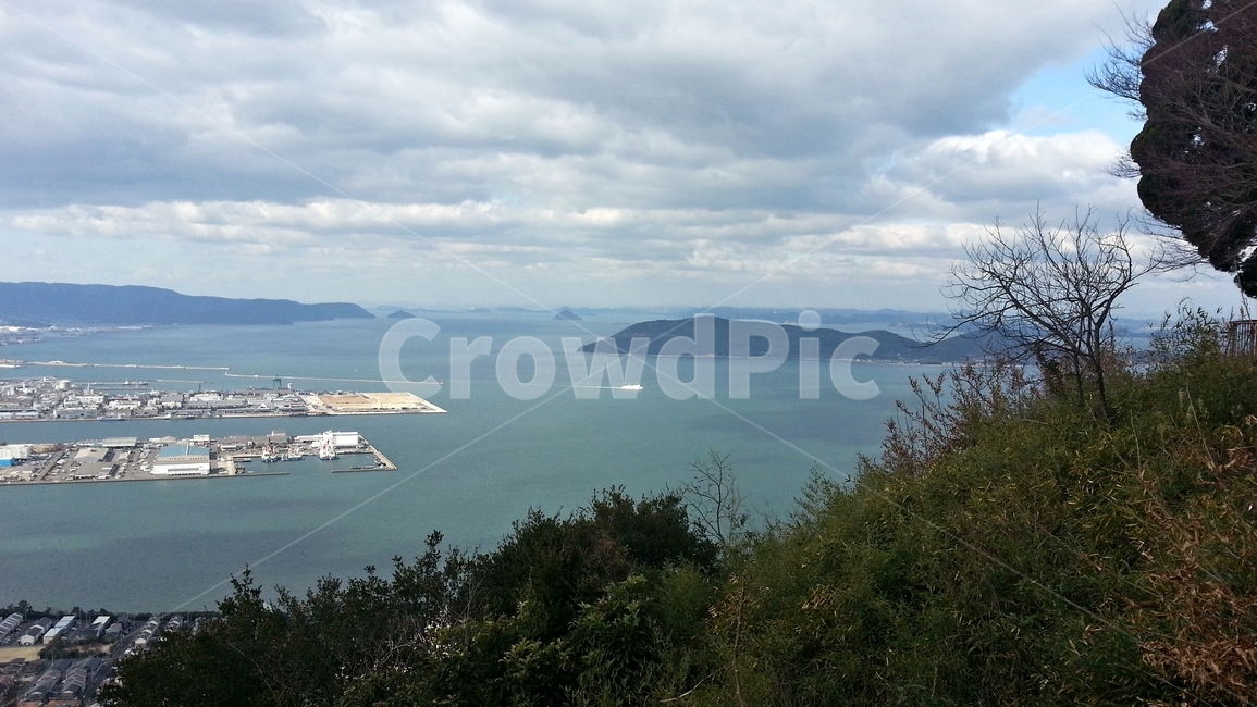 산,바다,하늘,구름,도시,건물,자연,풍경,nature,landscape,land,땅,outdoors,옥외,ocean,대양,sea,water,물,shoreline,해안선,coast,연안