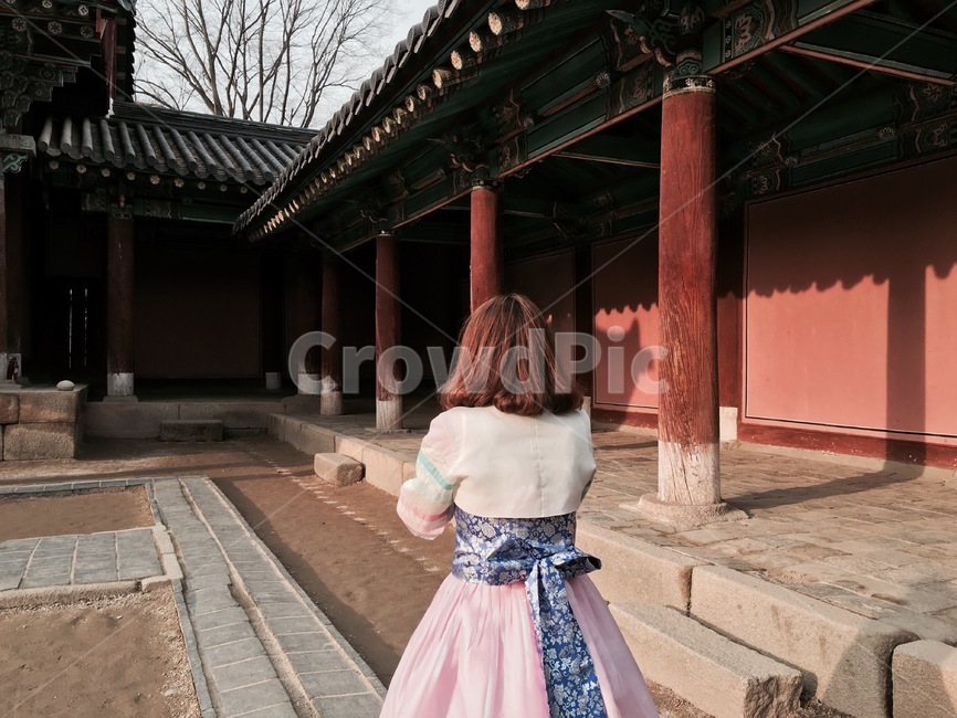 전주,한옥마을,한복,한옥,궁,뒷모습,한국,전통,한국전통,한국역사,인물,jeonju,전통의상,한국전통의상,한국문화,koreanculture,koreanhistory,koreantraditional,person,hanbok,기와,한복,한국전통의상,hanbok,korean traditional clothes,사람,인물,인간,human,person,여성,여자,woman,female,lady