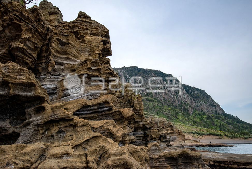 dragon head,pond,cliff,nature,Yongmeori Coast,jeju island,rock wall,rock,ocean,outdoors,natural monument,vertical joint,sandstone rock wall