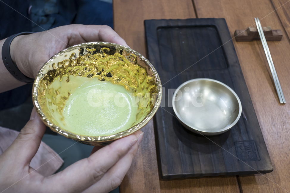 다도,다례,차,찻잔,말차,녹차,예법,teaceremony,다기,의식,녹색,사발,음료,건강,문화,뜨거운,컵,흰색,동양,라이프스타일,아시아,주전자,가루,골동품,오차,티팟,전통차,전통,여유,잎차,뜨거운물,한국전통,한국문화,korean traditional,korean culture,음료수,drink,beverage