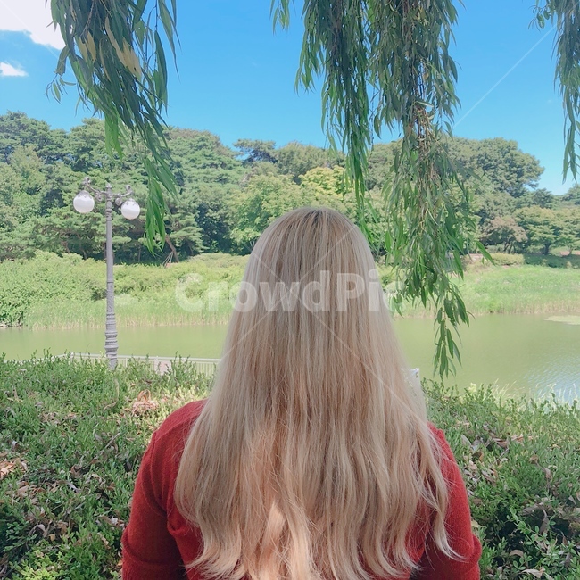 강,금발,뒷모습,숲,장발,blond,river,사람,인물,인간,human,person,여성,여자,woman,female,lady