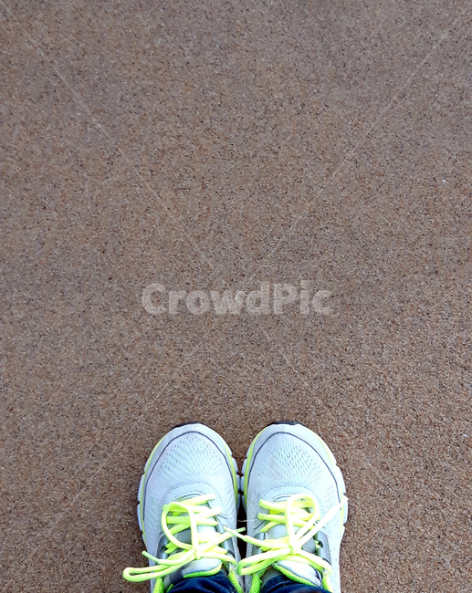 신발,모래,운동화,배경,신발끈,흰색운동화,shoes,sand,backgrond,sneakers,shoestring,사람,인물,인간,human,person,신체일부,몸,body