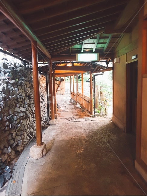 일본,료칸,온천,기와,숙소,후쿠오카,도시,풍경,city,landscape,porch,현관,patio,안마당,pergola,페르 골라