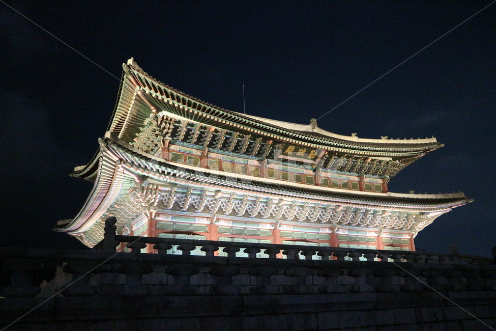 경복궁,경복궁야간개장,광화문,문화재,궁궐,랜드마크,한국의랜드마크,대한민국역사박물관,한국문화,한국전통,역사,궁,서울,서울밤,야경,서울야경,기와,건축,건축물,건물,한국적,한국역사,조명,전통,전통적인,전통무늬,처마,왕,왕비,왕족,근현대사,문화,명성황후,고종,근정전,어도,조정,을미사변,웅장한,궁녀,koreantraditional,korean,seoul,nightview,night,gyeongbokgung,palace,culturalheritage,landmark,gwanghwamun,tradition