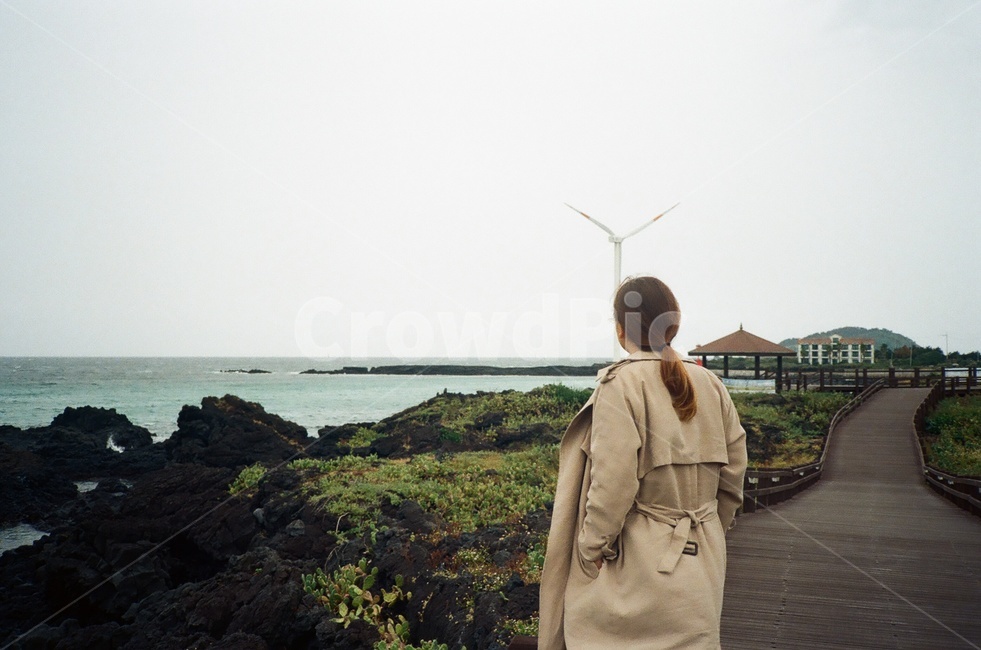 여자뒷모습,제주도여자,여성뒷모습,바다,제주도,사람,인물,인간,human,person,여성,여자,woman,female,lady