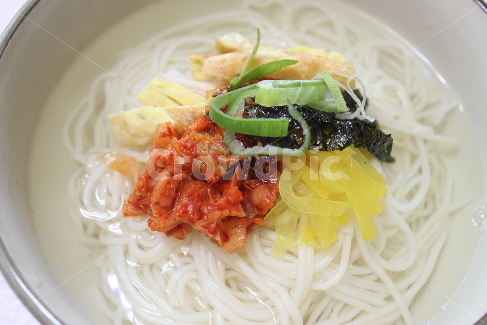 food,noodle,국수,고명,집밥,요리,김치,계란,파,음식,식재료,요리,food,cook,meal,dishes,food reserves,면류,면요리,noodles,한식,한국음식,한국요리,korean food,korean dishes,korean meal,korean cook