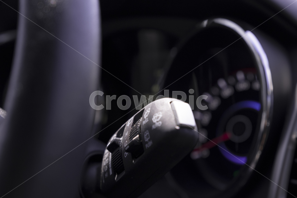 part,sign,speed,interior,switch,setting,automobile,button,safety,design,panel,signal,dashboard,Wiper operation,wiper switch,controller,everyone,equipment,handle,control,technology,leather,former,Red,blue,driver,wiper,closeup,drive