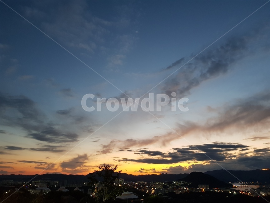 가을하늘,노을,자연,sky,구름,풍경,야경,밤,풍경,nightscape,night,landscape,도시,city,nature,outdoors,옥외,dawn,새벽,sunset,일몰,red sky,붉은 하늘,하늘,dusk,황혼,sunlight,햇빛