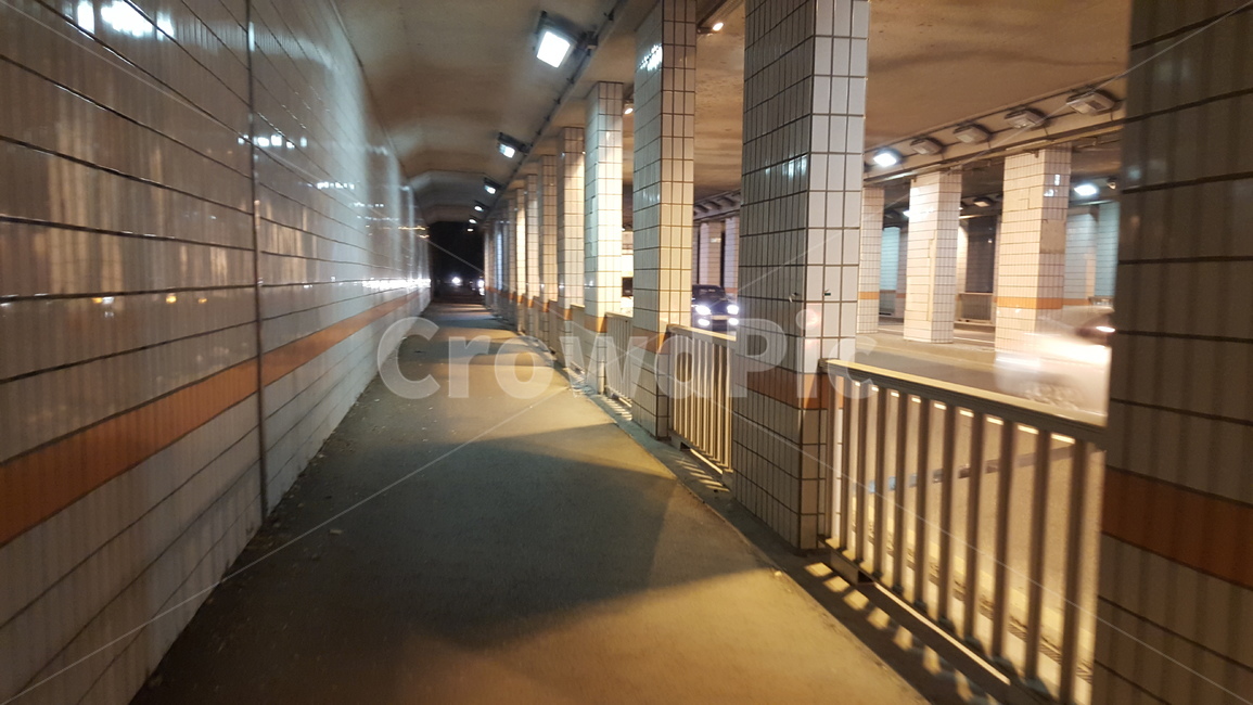 퇴근길,밤,터널,조명,도로,복도,바닥,floor,corridor,flooring,감성