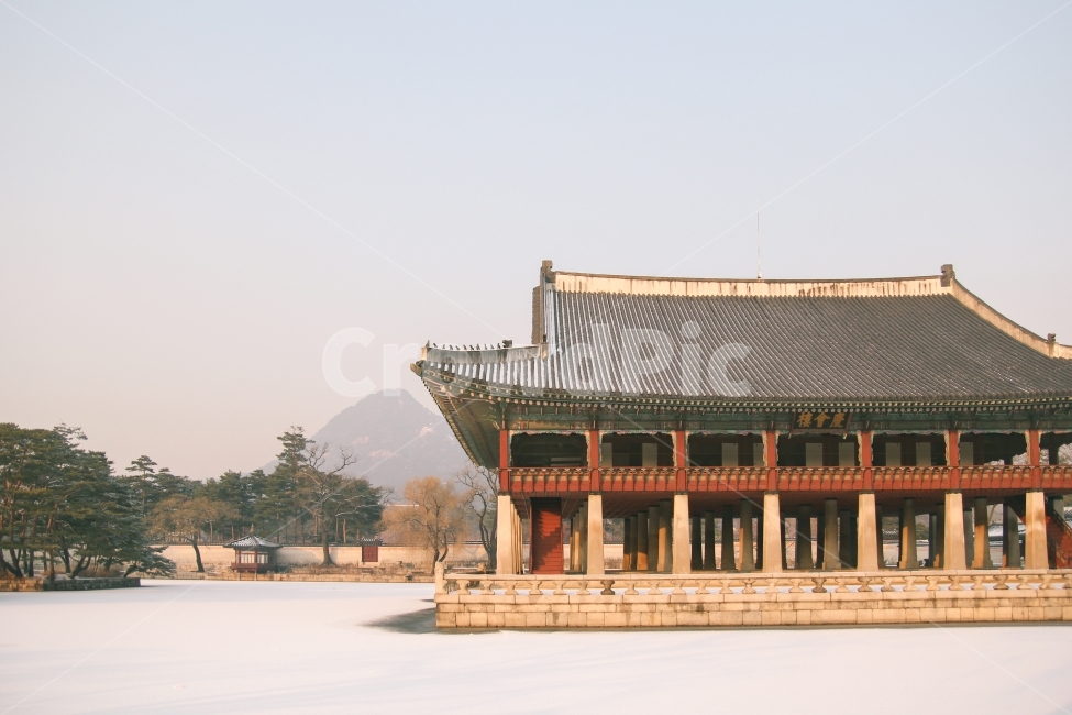 경회루,경복궁,겨울,한국전통,한국,전통,감성사진,겨울,계절,winter,season,한국전통,한국문화,korean traditional,korean culture,랜드마크,landmark,tourist attraction,한국랜드마크,한국관광지,한국명소,korea landmark,korea tourist attraction