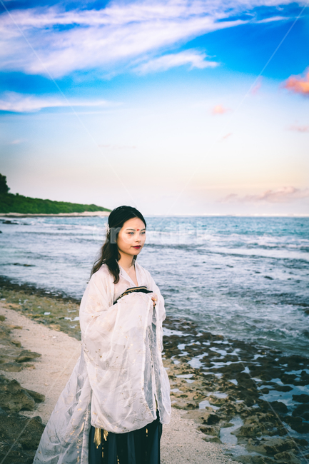 바닷가,석양,한복,해변,여성한복,여성인물,여성,전통의상,사람,인물,인간,human,person,여성,여자,woman,female,lady