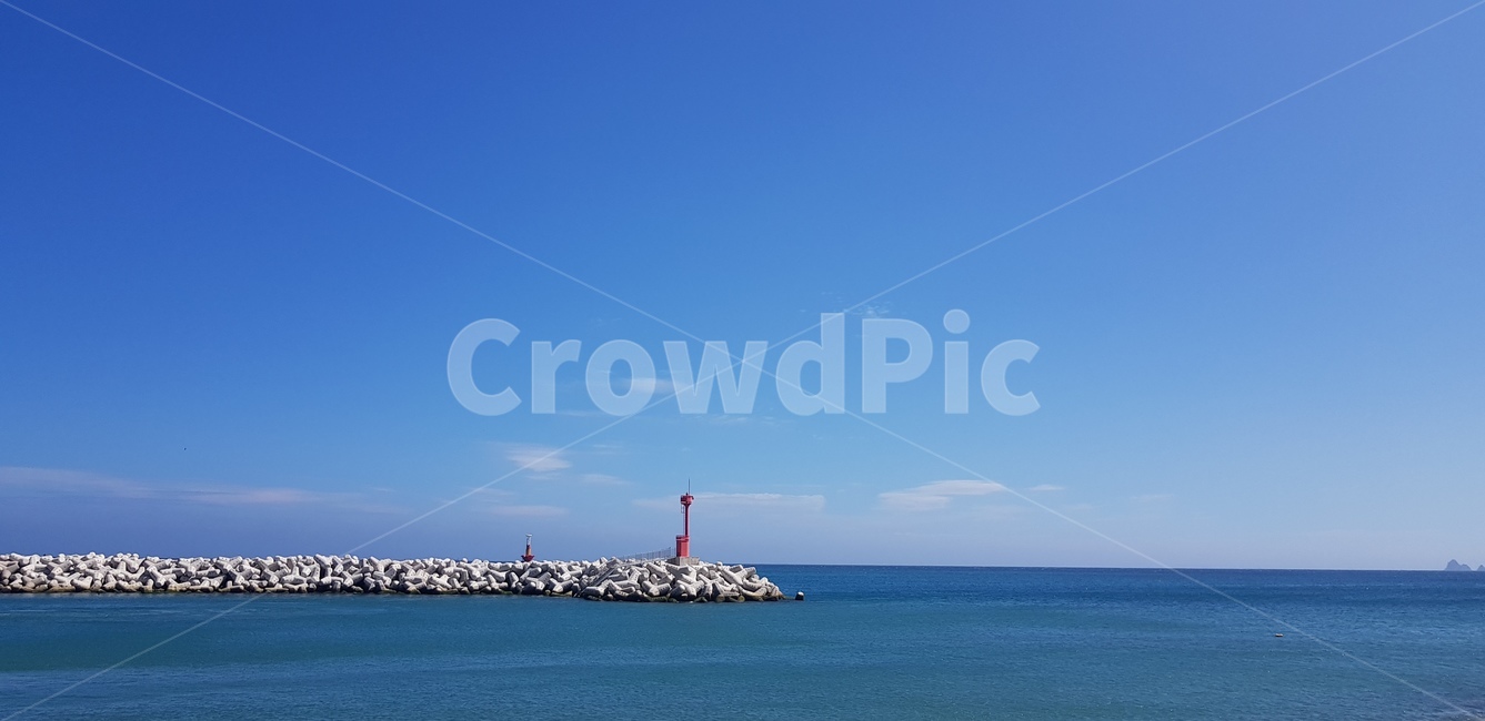 바다,sea,ocean,대양,land,nature,자연,shoreline,해안선,water,물,tower,등대,하늘,sky,수평선,여름바다,해변,시원한바다,자연,풍경,nature,landscape,등대,lighthouse