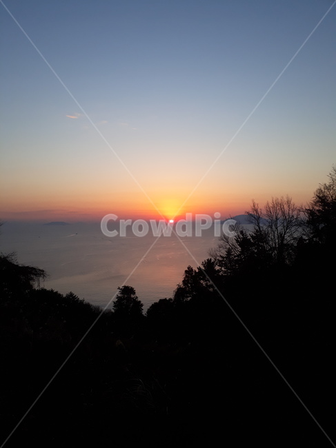 기해년일출,바다,태양,해맞이,남해바다,자연,풍경,nature,landscape,outdoors,옥외,sunset,일몰,red sky,붉은 하늘,sky,하늘,dusk,황혼,dawn,새벽