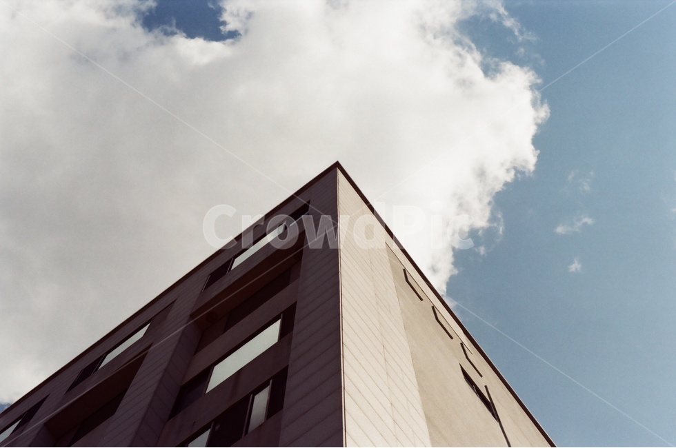 건물,구름,하늘,필름,비율,건축물,건물외관,exterior,building,structure,architecture,construction