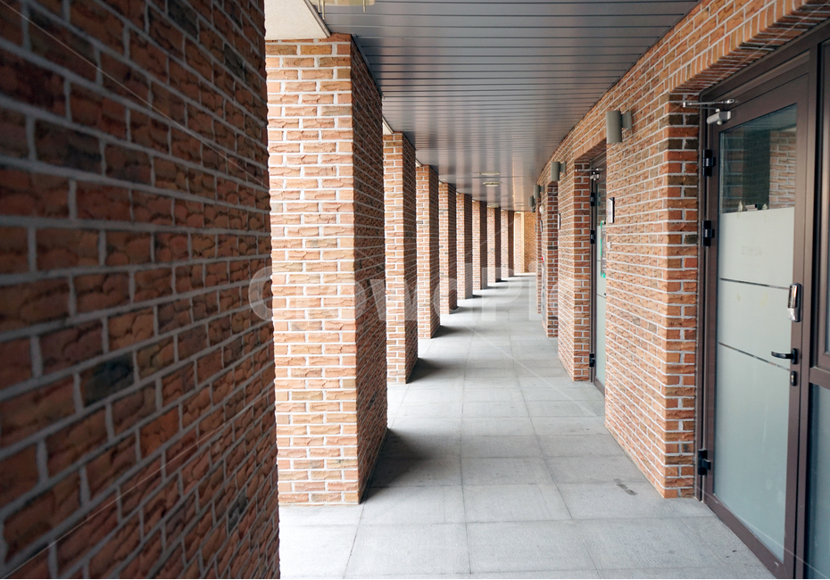 기둥,정렬,벽돌,빨간색,복도,stone,bricks,건축물,건물외관,exterior,building,structure,architecture,construction