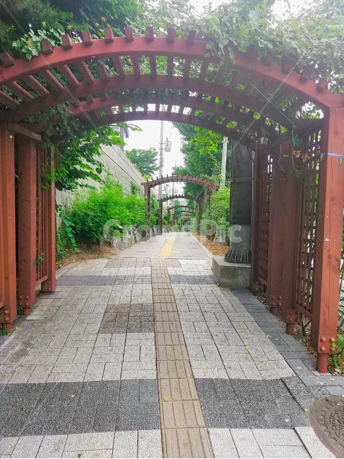 산책길,산책로,기둥길,아치길,아케이드,담쟁이길,통로길