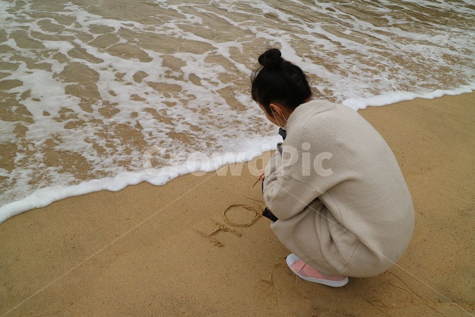 바다,해변,모래사장,해수욕장,바닷가,nature,자연,sand,모래,outdoors,옥외,해변,바다,beach,sea,사람,인물,인간,human,person,여성,여자,woman,female,lady