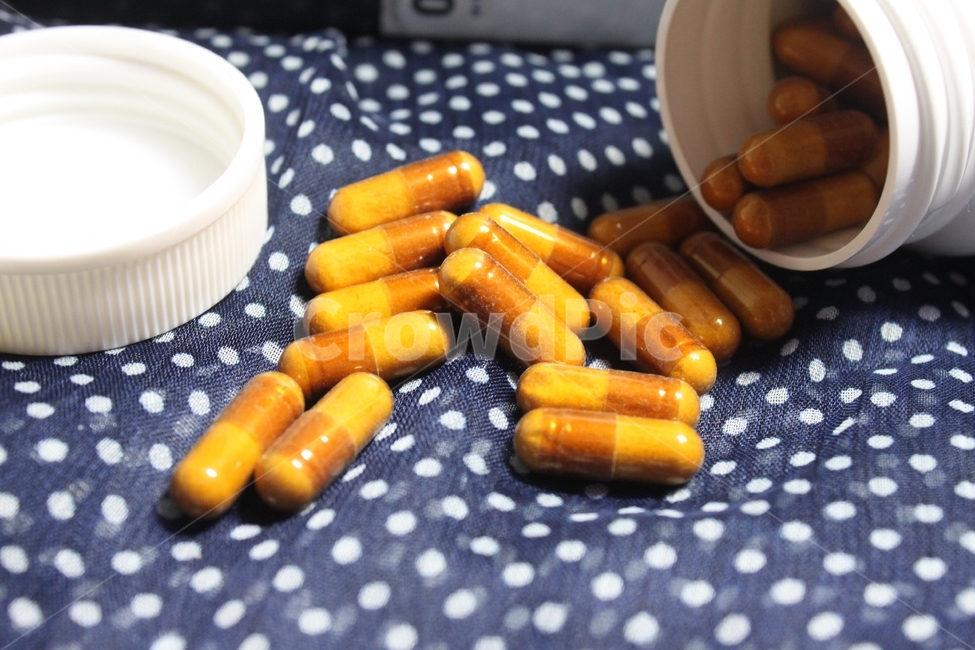 약,알약,병원,질병,아픔,고통,캡슐,노란,노란약,배경,접사,치료,건강,tablet,medicine,fill,drug,drugs,pills,medication,capsule,pharmaceutical,pharmacy,background,health,pill,concept,cure,closeup,medical,healthy,hospital,healthcare,illness,vitamin,의료,의학,병원,medical,hospital,clinic