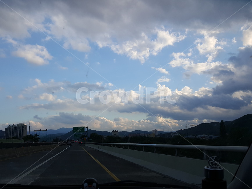 하늘,고속도로,구름,맑음,차안에서,길,가는길