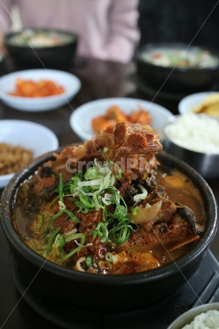 한식,뼈해장국,food,식품,dish,요리,식사,meal,해장국,한국음식,음식,식재료,요리,food,cook,meal,dishes,food reserves,한식,한국음식,한국요리,korean food,korean dishes,korean meal,korean cook