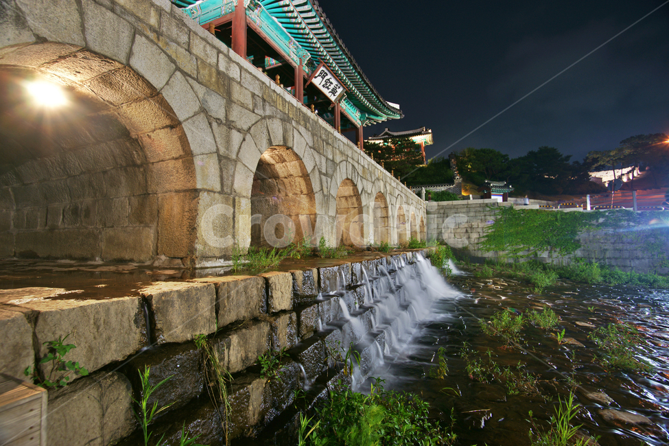 화홍문,수문,북수문,누각,수원화성,화성,수원,유네스코세계문화유산,고건축,조선시대,화홍관창,수원8경,홍예수문,야경,밤,풍경,nightscape,night,landscape,한국전통,한국문화,korean traditional,korean culture,랜드마크,landmark,tourist attraction,한국랜드마크,한국관광지,한국명소,korea landmark,korea tourist attraction,건축물,건물외관,exterior,building,structure,architecture,construction,건물,water,물