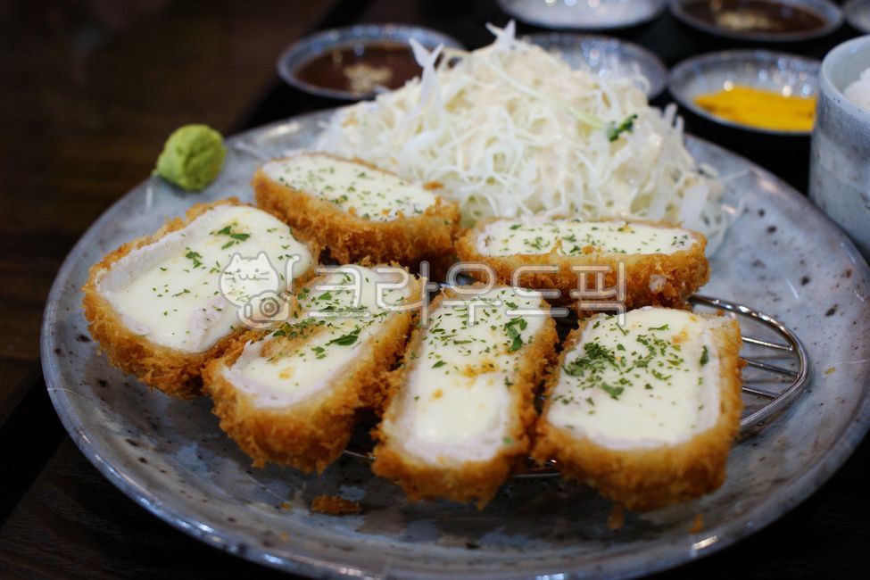 lunch,cheeseporkcutlet,Japanese food,crispy,sidedish,cheese,side dish,Western food,japanesefood,ingredients,pork cutlet,westernfood,cooking,ingredient,Japan,restaurant,delicious,food,porkcutlet,western,Cheese cutlet,cheese cutlet