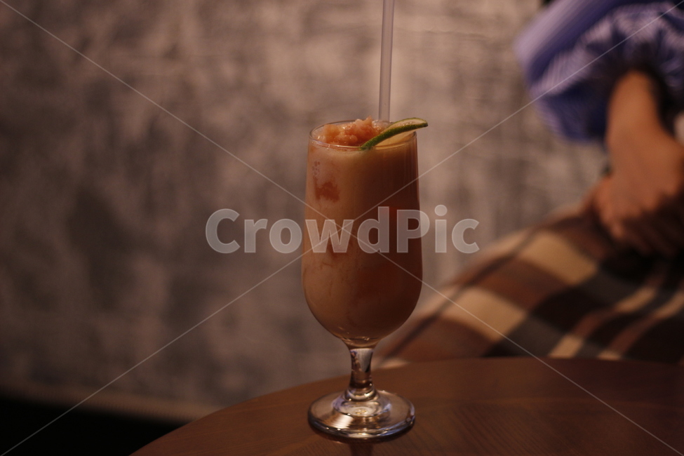 복숭아,자두,라임,과일,음료,카페,디저트,juice,fruit,cafe,dessert,손,사람,음료수,drink,beverage