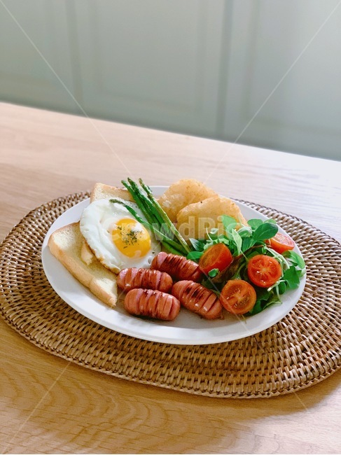 브런치,brunch,음식,food,샐러드,집밥,요리,cooking,소세지,계란후라이,cafe,음식,식재료,요리,food,cook,meal,dishes,food reserves,아침식사,조식,브런치,breakfast,brunch