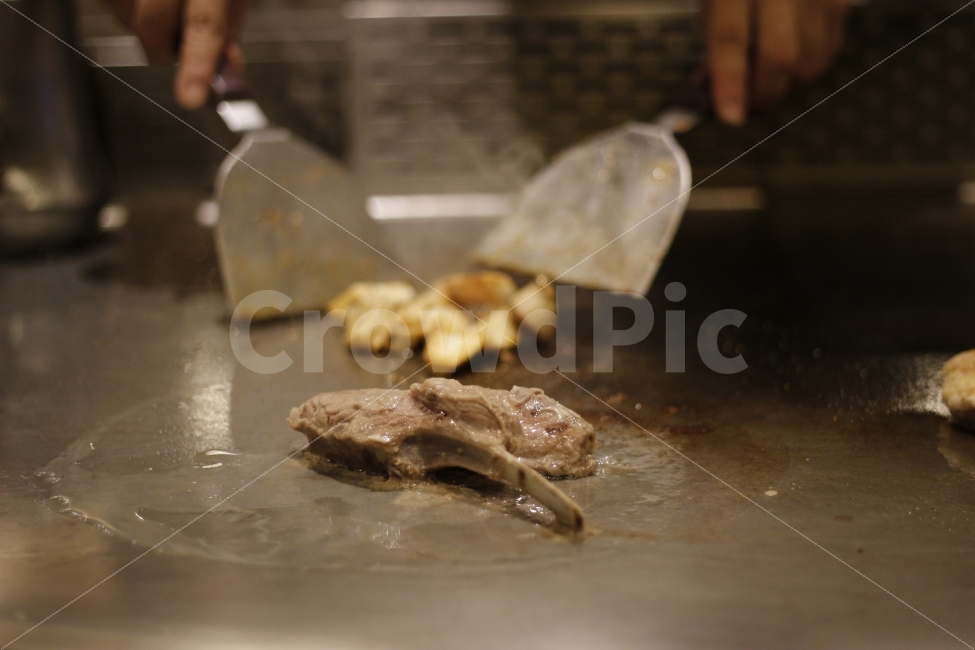 양갈비,음식,쉐프,사람,요리,요리사,고기,양고기,철판요리,손,음식,식재료,요리,food,cook,meal,dishes,food reserves,육류,고기,meat