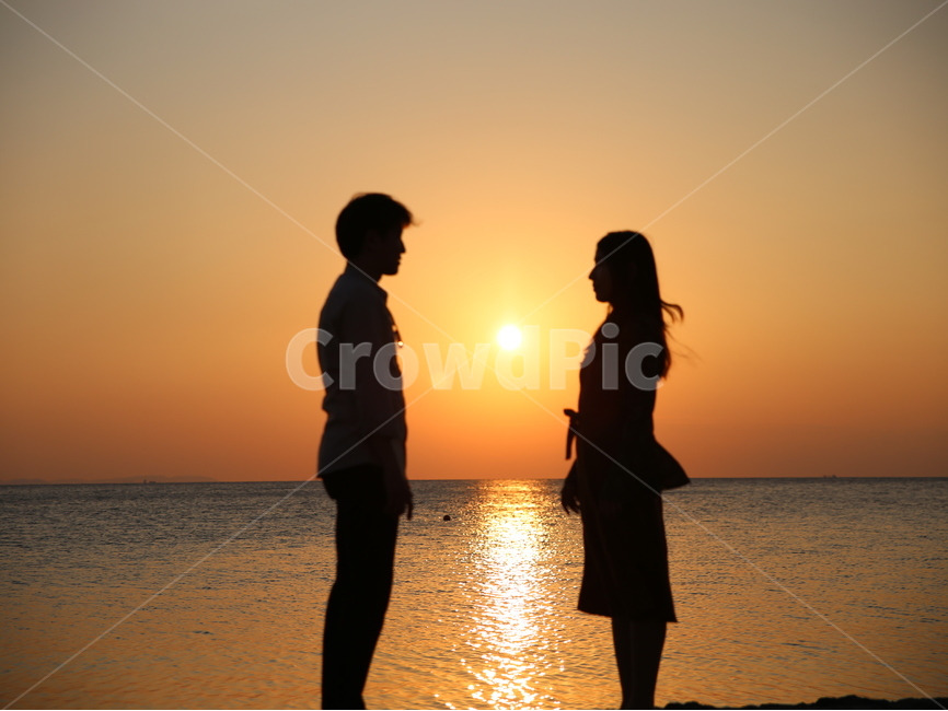 남과여,연인,사랑,일몰,석양,노을,바라봄,해,구름,바다,sea,beach,male,female,sunset,couple,사람,인물,인간,human,person,연인,커플,사랑,lover,couple,인물실루엣,사람실루엣,character silhouette,human silhouette,nature,자연,outdoors,옥외,sunlight,햇빛,silhouette,실루엣