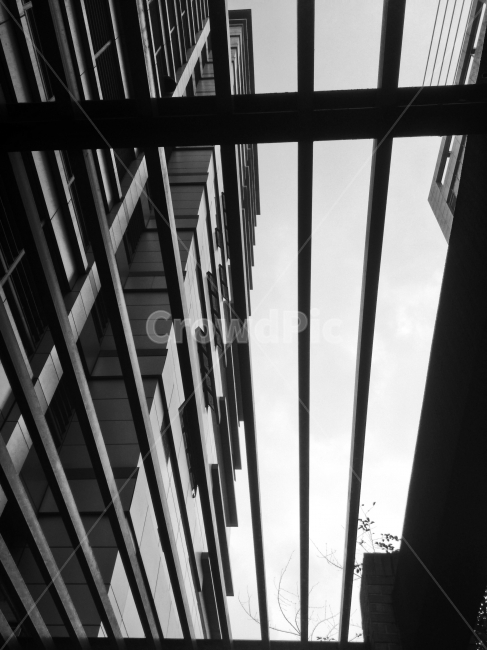 흑백,고층,어두운,답답함,오후,흑백,모노톤,monochrome,black and white,건축물,건물외관,exterior,building,structure,architecture,construction