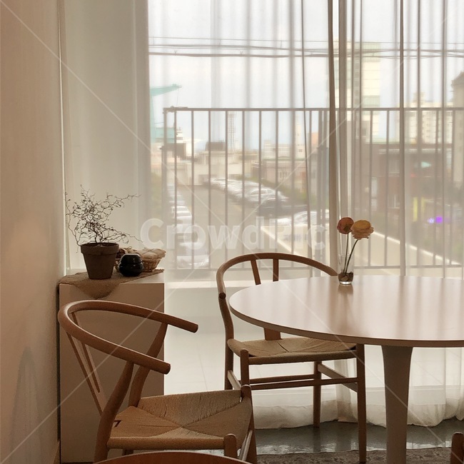 테이블,의자,꽃,나무,커튼,인테리어,실내디자인,interior design