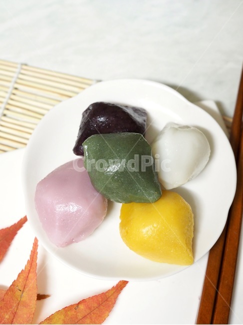 송편,단풍잎,한국음식,식품,한식,한국문화,한국,배경,음식문화,웰빙,문화,아시아,아시아음식,접시,전통,설날,추석,젓가락,음식,요리,추석음식,설날음식,명절,명절음식,한과,한국전통과자,간식,후식,떡,한국전통,한국문화,korean traditional,korean culture,음식,식재료,요리,food,cook,meal,dishes,food reserves