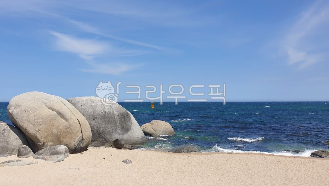 sky,blue sky,coastline,cool sea,sea,rock,horizon,Beach,Coast,blue sea,ocean,sandy beach,big rock