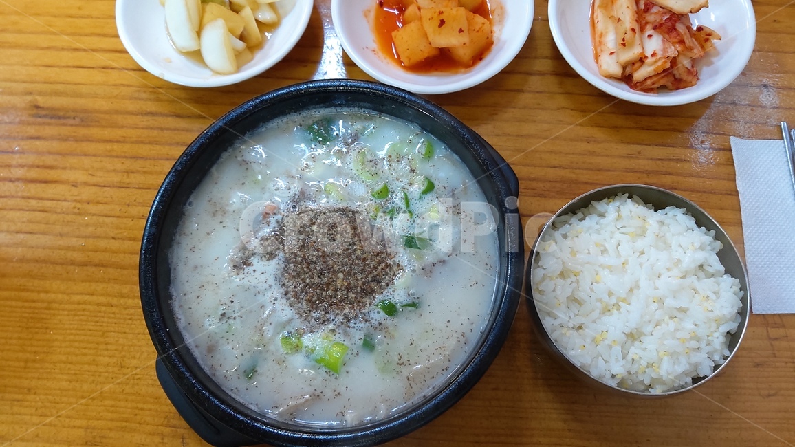 순대국,밥,뚝배기,한식,한국음식,sundaeguk,boiledrice,earthenpot,koreanfood,음식,식재료,요리,food,cook,meal,dishes,food reserves
