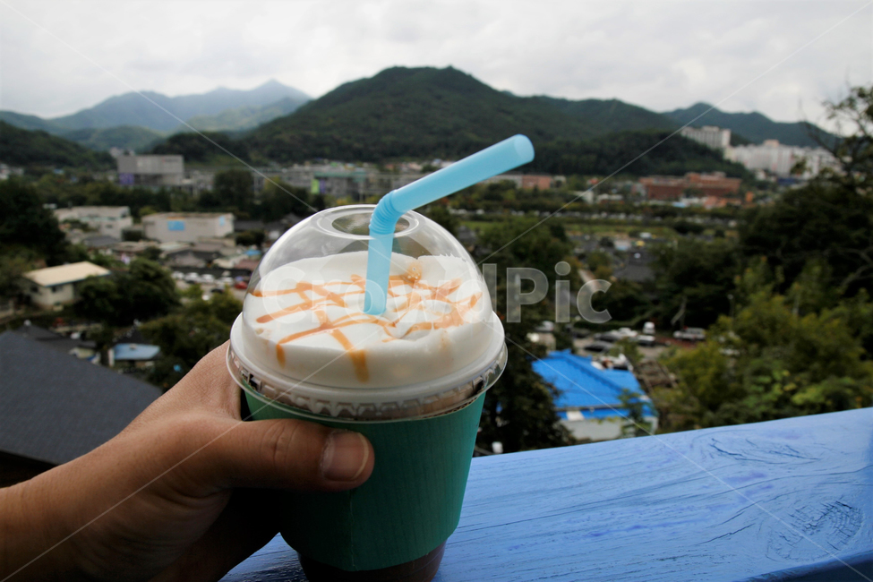 커피,일회용,용기,빨대,손,음료,커피,카페,coffee,cafe